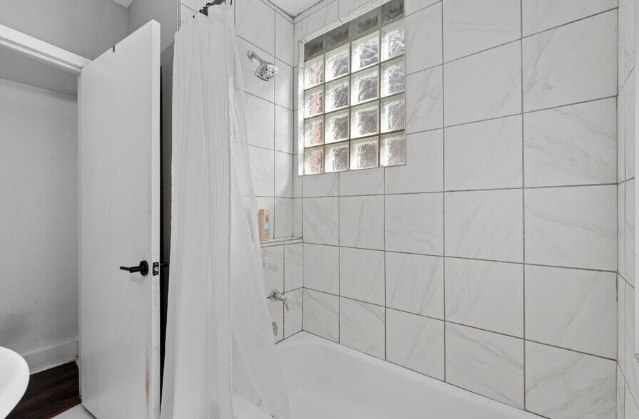 Building Photo - 243 Edgewood Pl