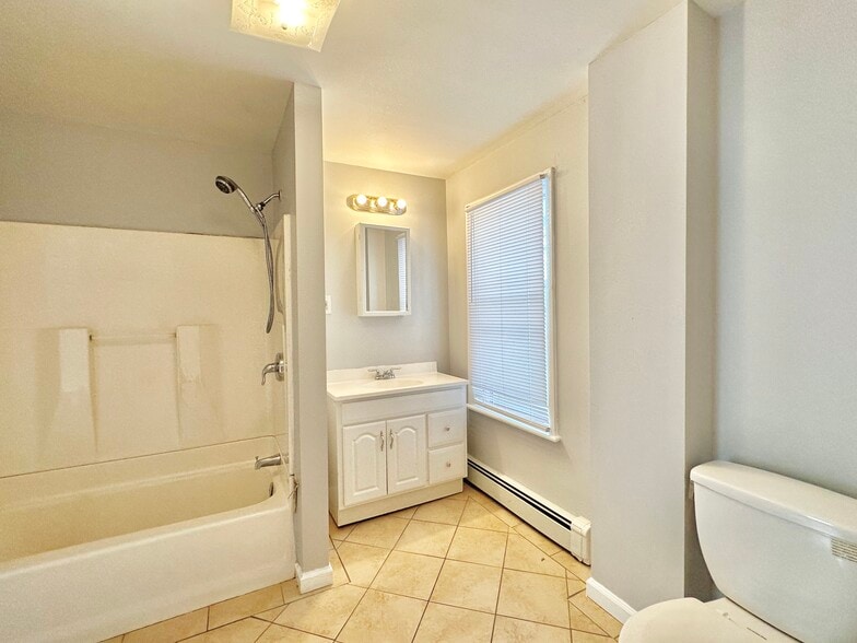 Building Photo - 335 Scott St