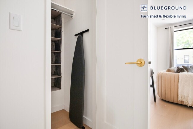 Building Photo - 285 Kingsland Ave