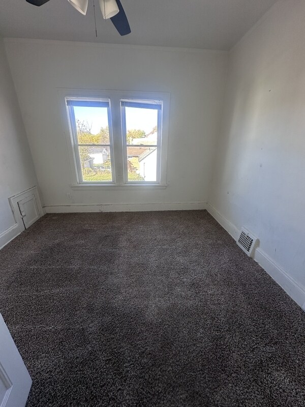 Building Photo - 3412 E 147th St