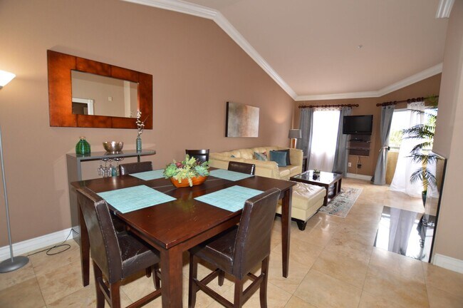 Building Photo - Meridian 1 Bed | 1 Bath Top-Floor Unit with Great City Views.Newly Upgraded with Laminate Floorin...