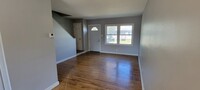 Building Photo - 3 Bed 1 Bath Townhouse