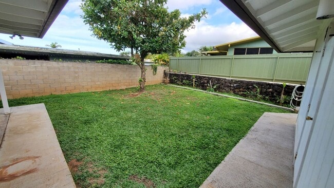 Building Photo - Crown Terrace single story with attached s...