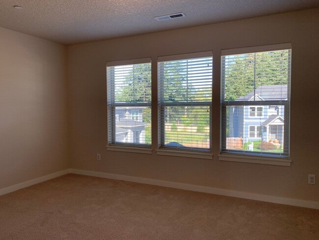 Building Photo - Beautiful 4BR in Camas! Modern Finishes! Close to Shopping & I-5! Schedule a tour today!