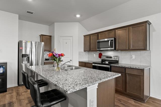 Building Photo - 701 Saddle Oak Ln