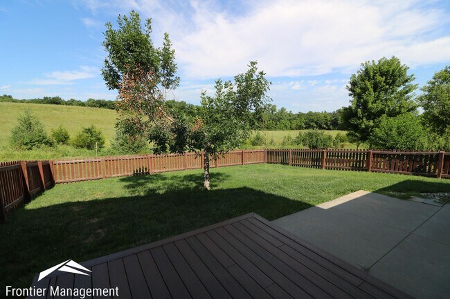 Building Photo - Gorgeous Duplex with Amazing View Off of Scenic Drive!