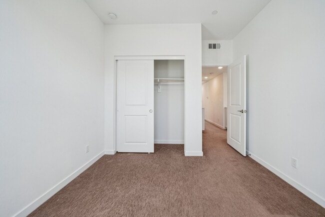 Building Photo - 11048 Luminate Dr