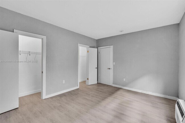 Building Photo - 9200 E Bay Harbor Dr