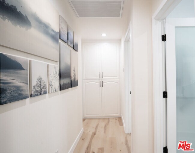 Building Photo - 8704 Dorrington Ave