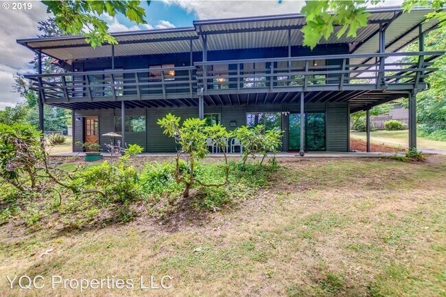 Building Photo - 1504 NE 115th St