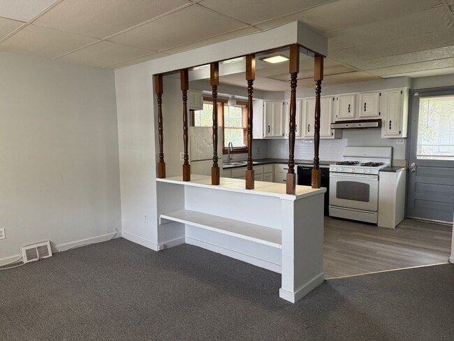 Primary Photo - 113 Line Way