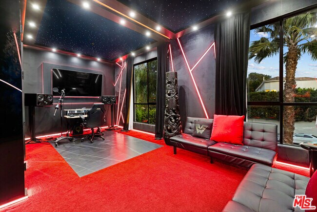 Building Photo - 4841 Alonzo Ave