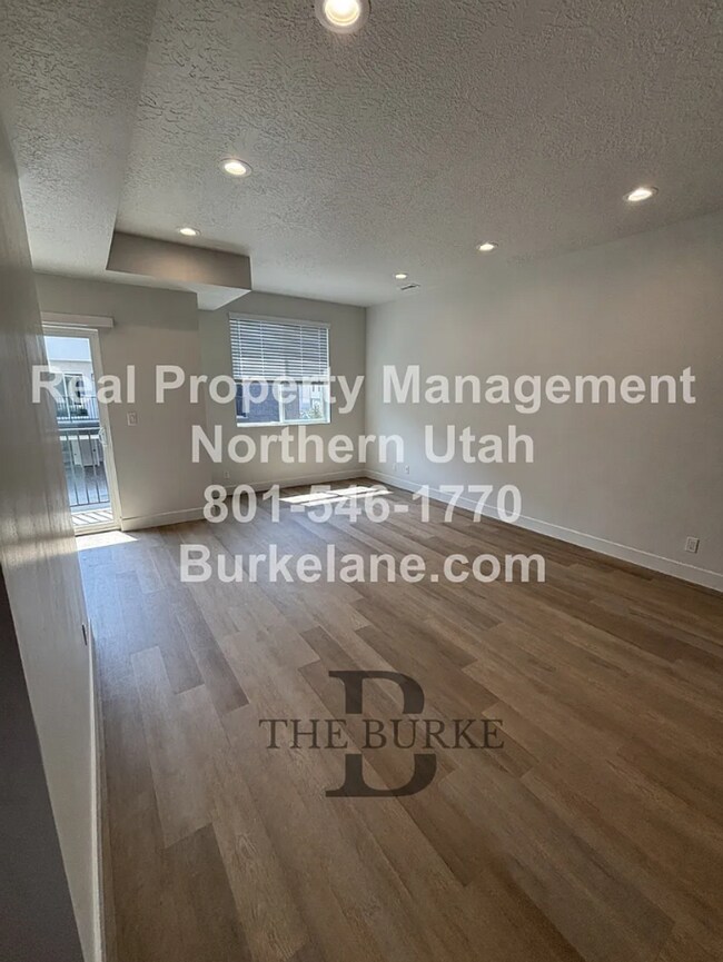 Building Photo - Newly Built 3 Bed 2.5 Bath Townhouse in Farmington