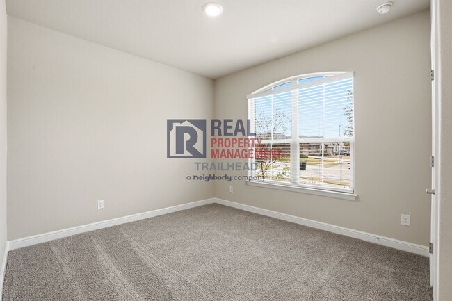 Building Photo - Well-Designed 4 Bedroom Single-Story