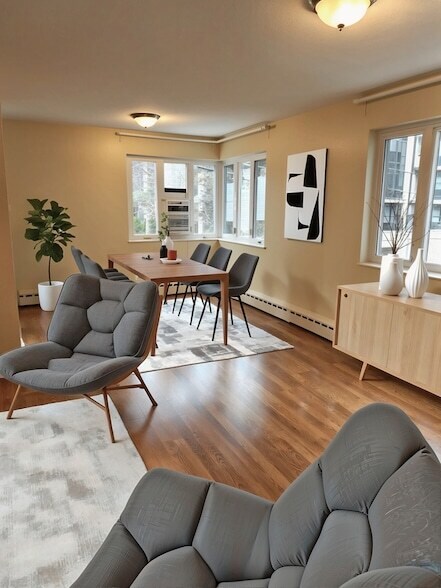 Building Photo - 708 W Bittersweet Pl