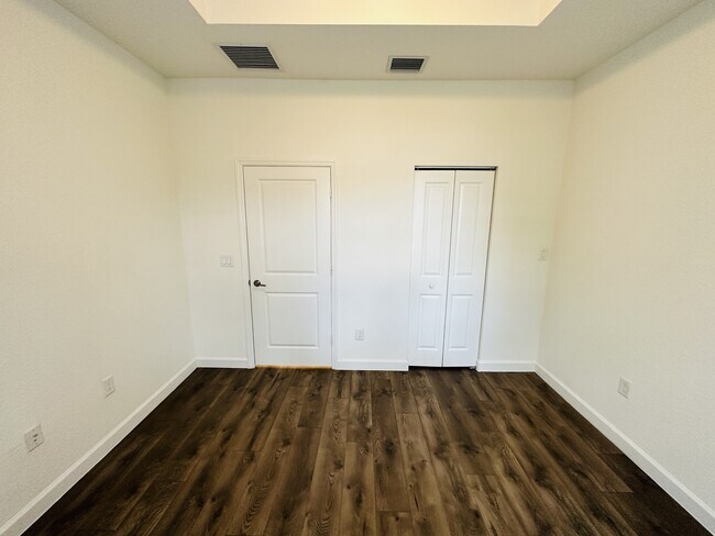 Building Photo - 346 NE 208th Terrace