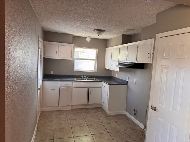 Building Photo - Property For Lease!