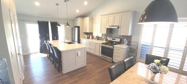 Building Photo - Arrowhead Ranch