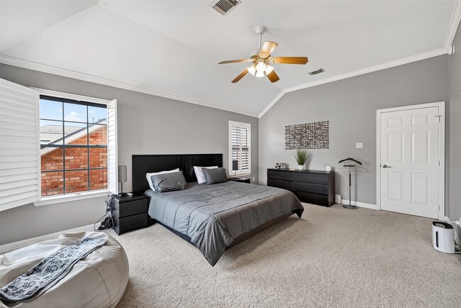 Building Photo - 1015 Enclave Square S
