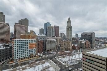 Building Photo - 65 E India Row