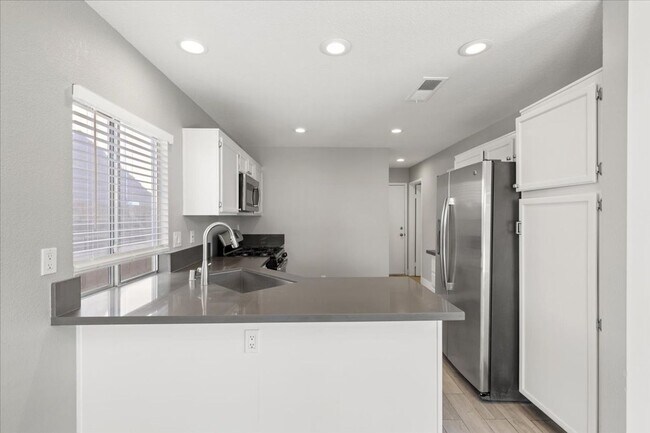 Building Photo - Fabulous Home!