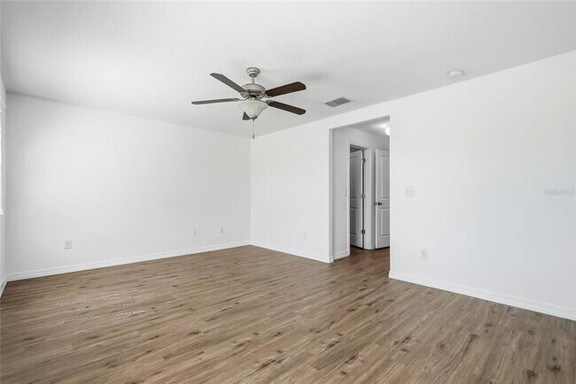 Building Photo - 12942 Utopia Gdns Wy