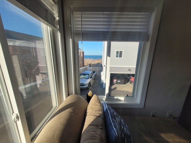 Building Photo - 2 Bedroom, 2.5 Bath Condo with with Ocean ...