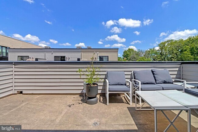 Building Photo - 40 Mural Walk NE