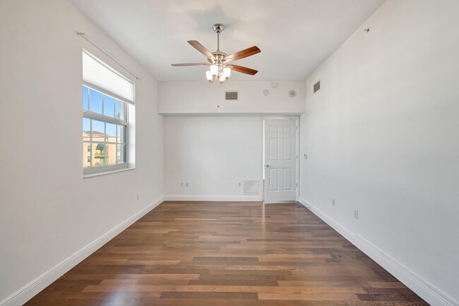 Building Photo - 610 Clematis St