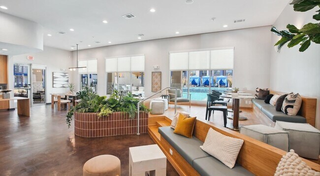 Building Photo - 14015 Univ Pass