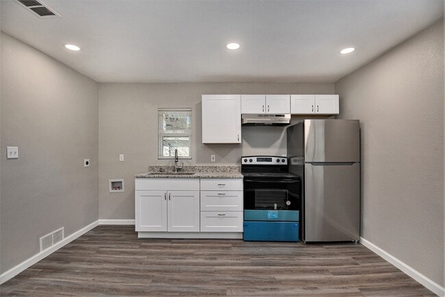 Building Photo - 408 Dawson Cir