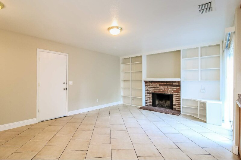 Building Photo - 4433 Bollenbacher Ave