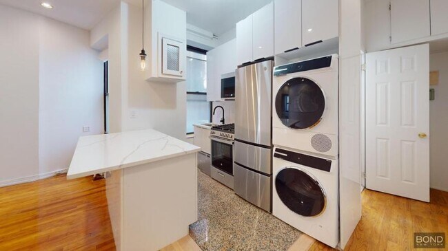 Building Photo - 2 bedroom in Manhattan NY 10003