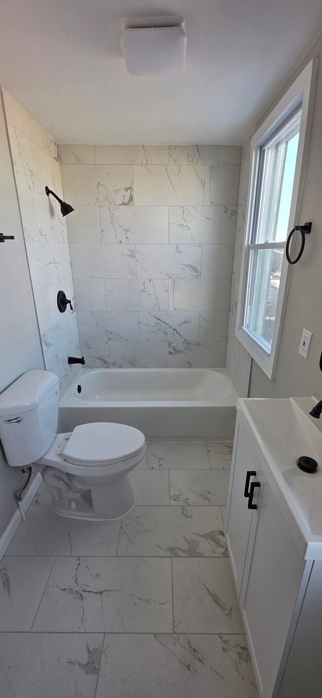 Building Photo - 3414 Mt Pleasant Ave