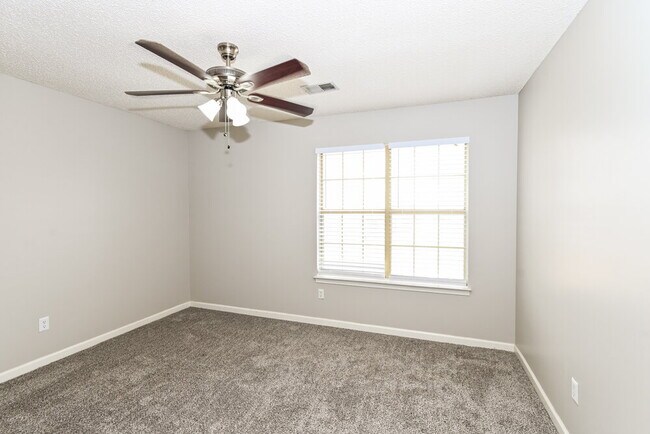 Building Photo - 7381 Peppermill Ln