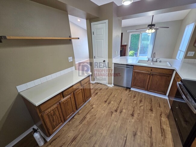 Building Photo - Check out this wonderful 3.0 bedroom, 2.0 ...