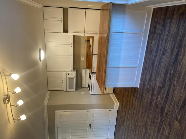 Building Photo - 1435 Fernwood Glendale Rd