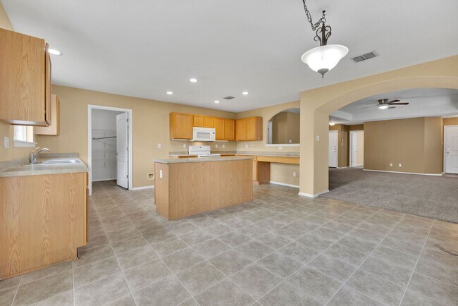 Building Photo - One Story Rental in NW San Antonio!!