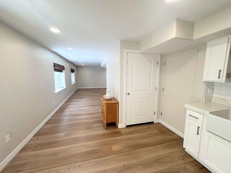 Building Photo - 10218 Bayhill Dr