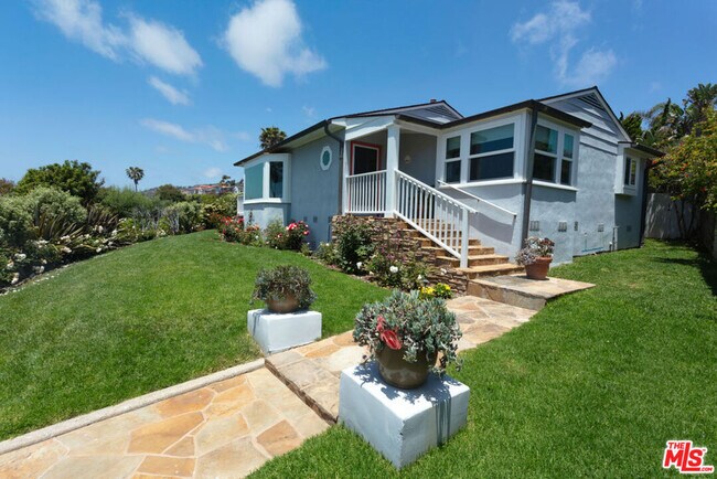 Building Photo - 31506 Bluff Dr