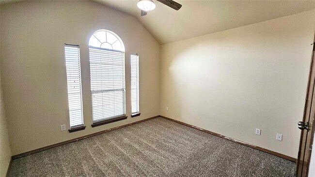 Building Photo - 417 E Plantation Terrace