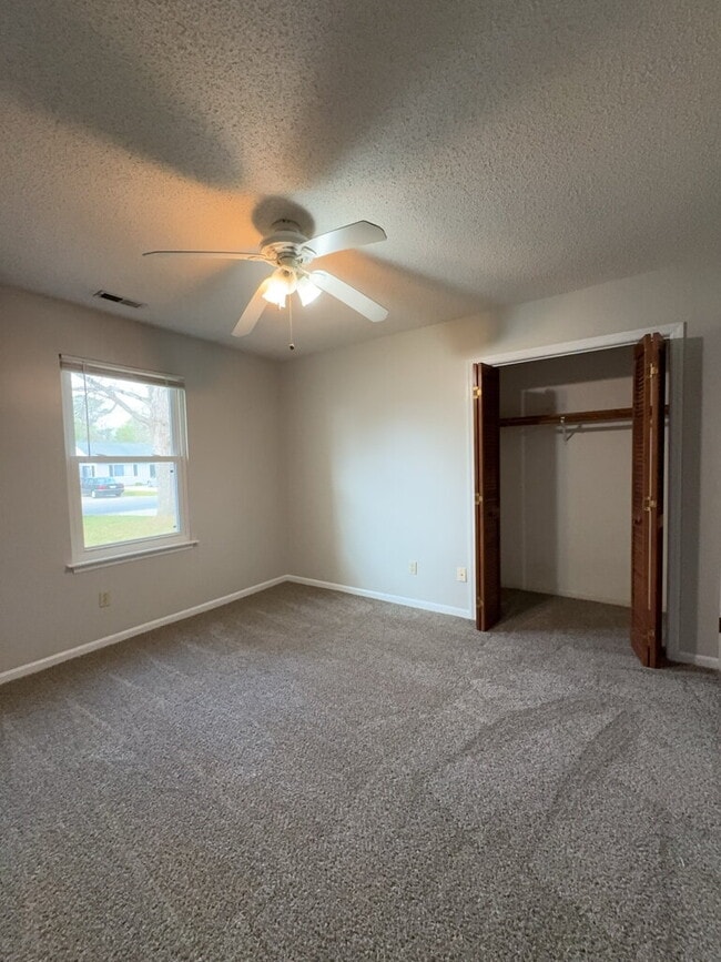 Building Photo - 233 Easy St