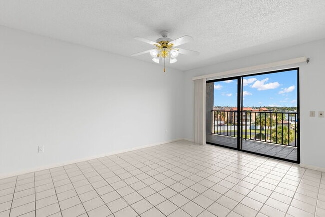 Building Photo - Condo For Rent on ST PETE BEACH!
