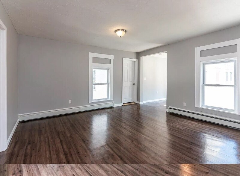 Building Photo - 554 Lake Ave