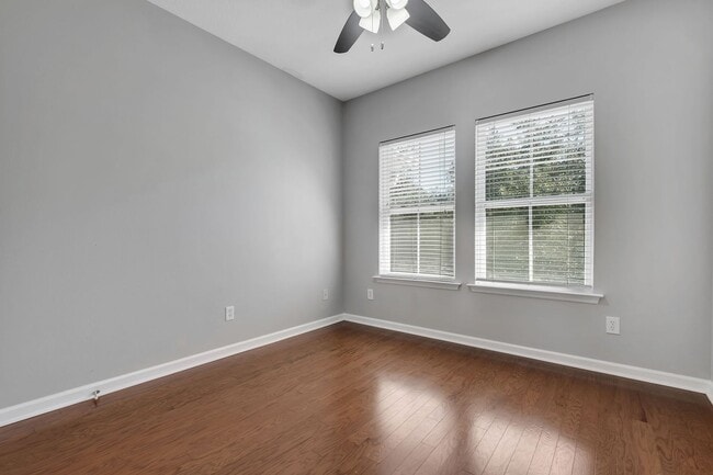 Building Photo - Southwood Townhome with Community Pool