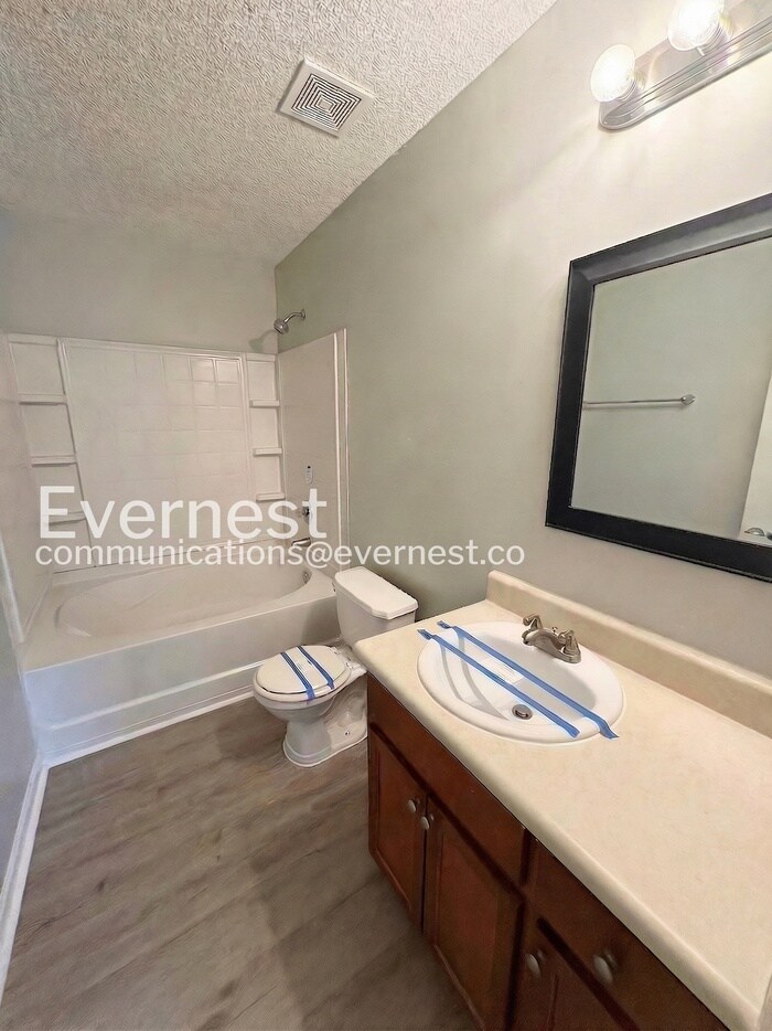 Building Photo - 8665 Thomas Rd