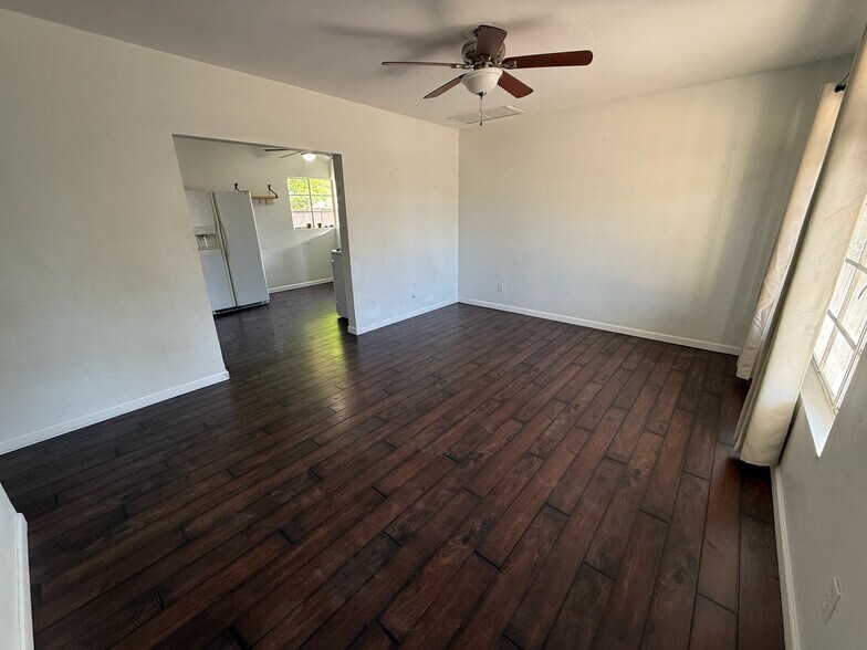 Building Photo - 1634 E 12th St