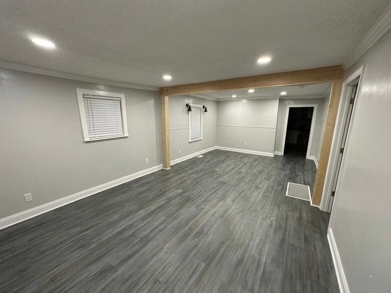 Building Photo - 609 Ledford St