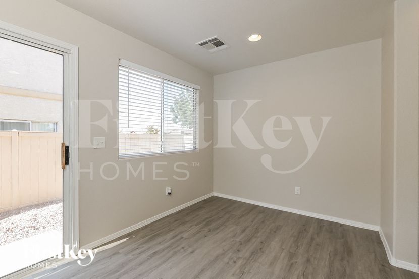 Building Photo - 996 Valetta Flat Ave