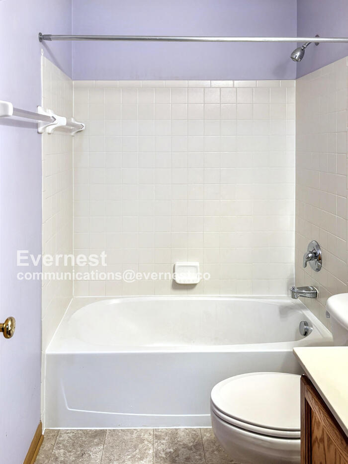 Building Photo - 817 Bent Oak Dr